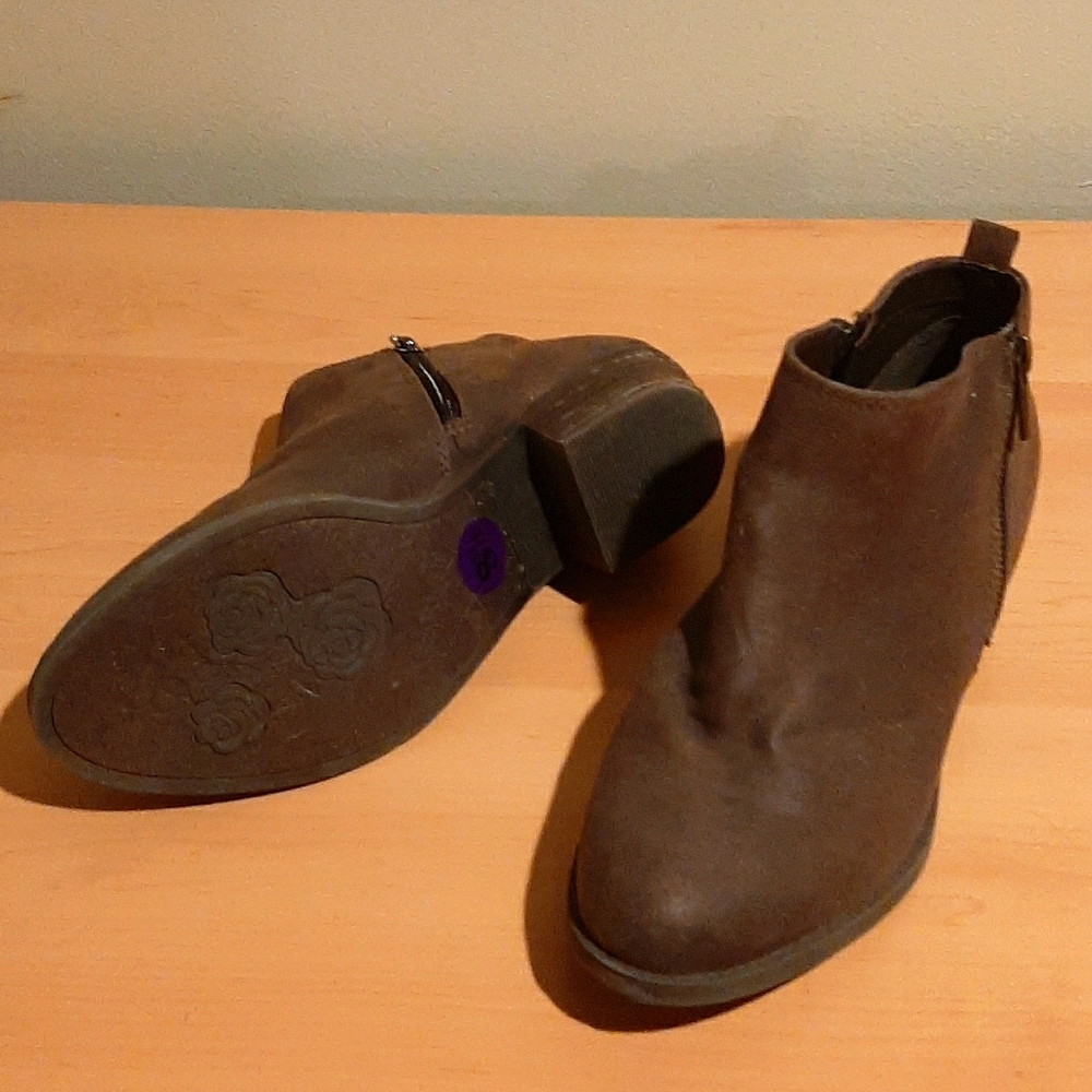 Brown leather ankle boots with zippers 8.5